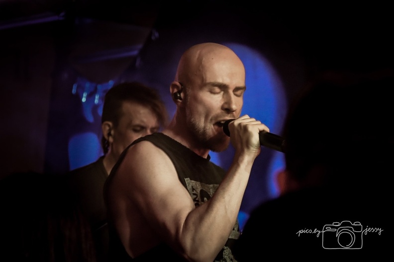 IMG_3445-LAPTOP-L18ATL9T.jpg